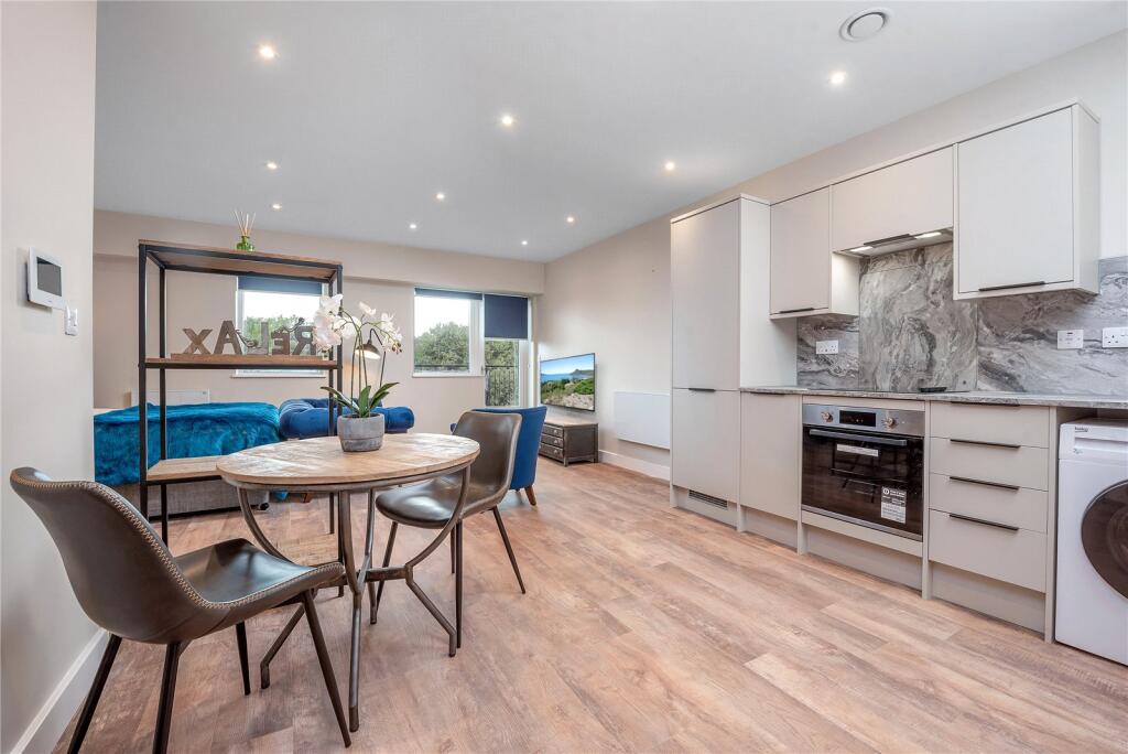 4 bed Studio for rent in Leicester. From Oliver Rayns - Leicester 4 bed Studio for rent in Leicester. From Oliver Rayns - Leicester