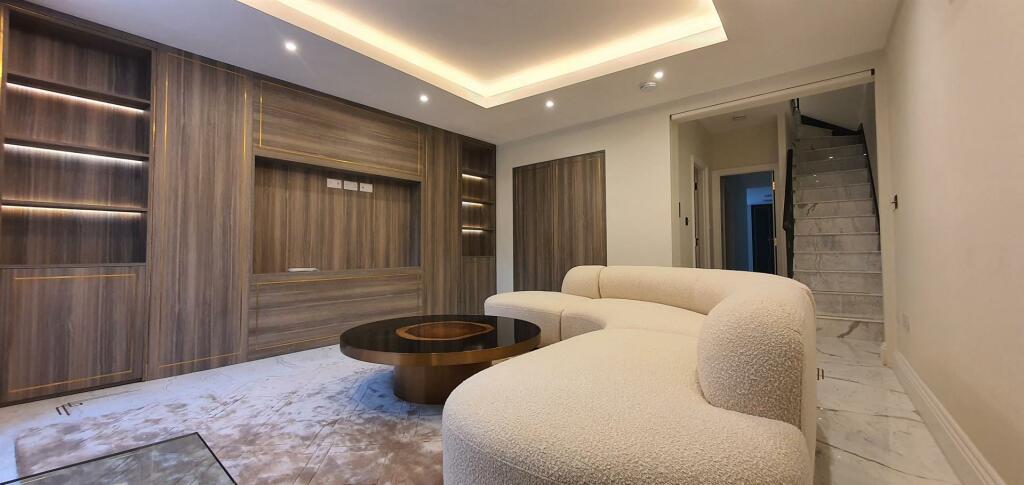 3 bed Mid Terraced House for rent in London. From O'Sullivan Property - London 3 bed Mid Terraced House for rent in London. From O'Sullivan Property - London