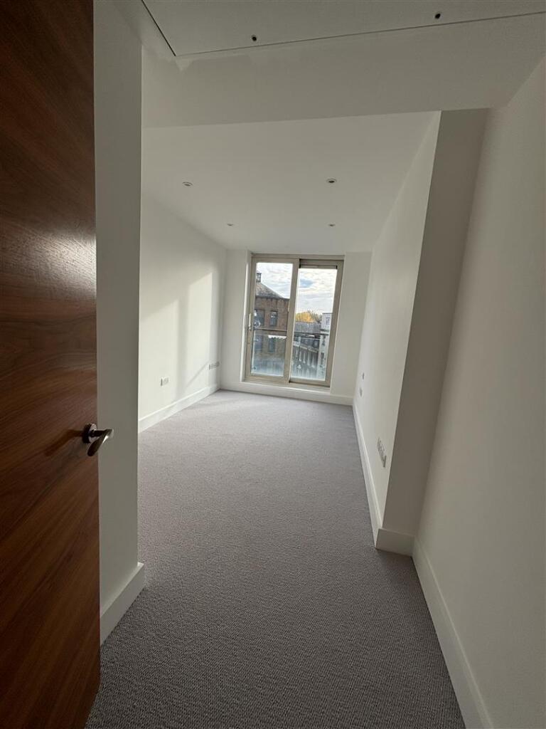 3 bed Apartment for rent in London. From O'Sullivan Property - London