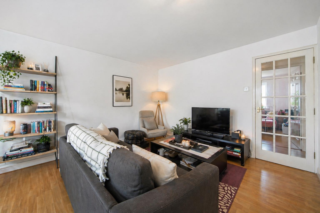 2 bed 1st Floor Flat for rent in Poplar. From O'Sullivan Property - London