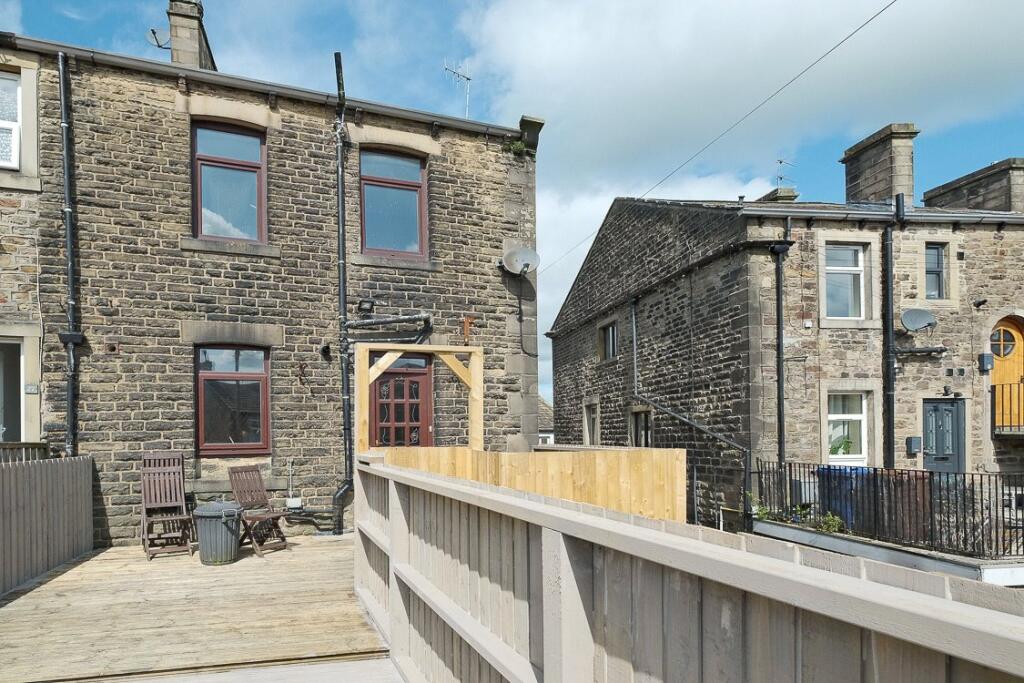 4 bed Duplex for rent in Barnoldswick. From Pad - 2 - Let - Barnoldswick