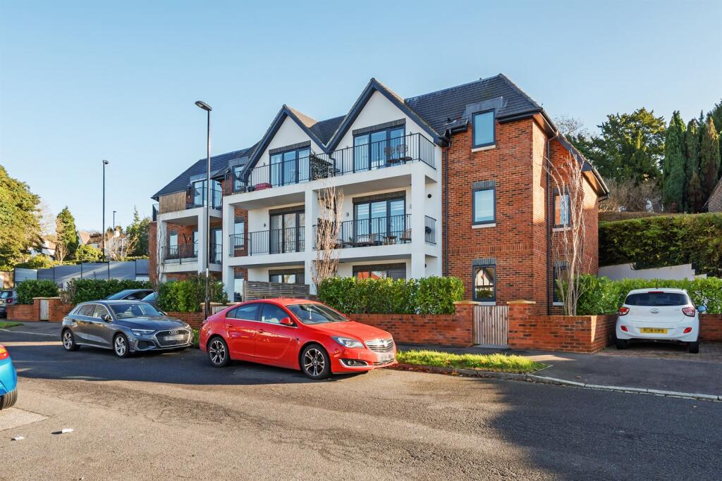 2 bed 1st Floor Flat for rent in Coulsdon. From Park & Bailey