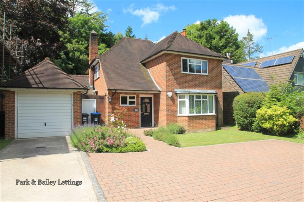 4 bed Detached for rent in Caterham. From Park & Bailey 4 bed Detached for rent in Caterham. From Park & Bailey