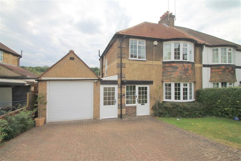 3 bed Detached for rent in Coulsdon. From Park & Bailey