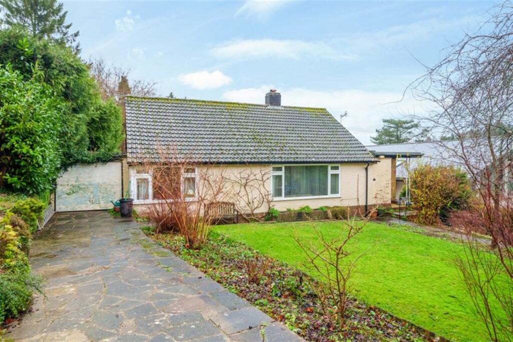 4 bed Detached bungalow for rent in Caterham. From Park & Bailey 4 bed Detached bungalow for rent in Caterham. From Park & Bailey