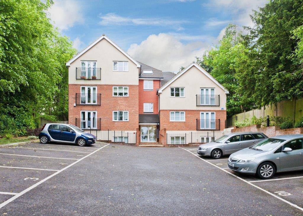 2 bed Apartment for rent in Warlingham. From Park & Bailey