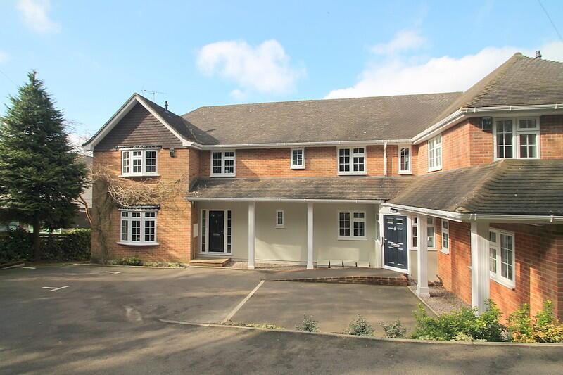 2 bed Apartment for rent in Warlingham. From Park & Bailey