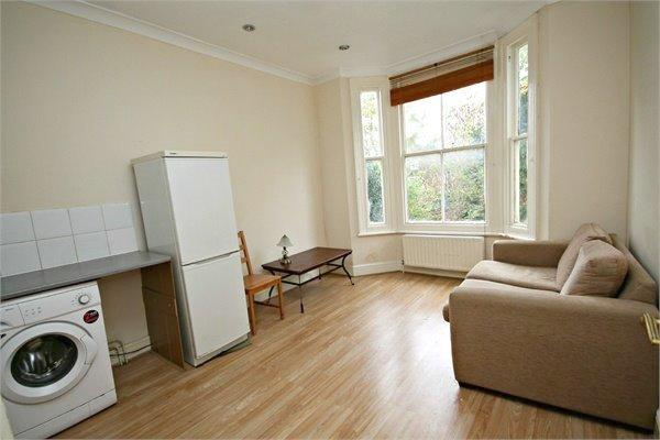 3 bed Flat for rent in Willesden. From Parkinson Farr