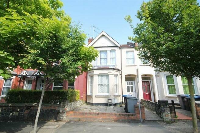 3 bed Flat for rent in Willesden. From Parkinson Farr