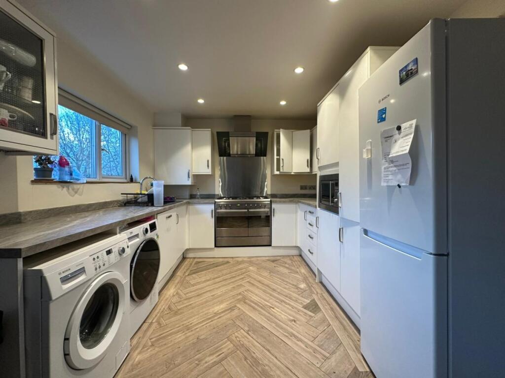 4 bed 1st Floor Flat for rent in Hendon. From parkinsonfarr - Willesden Green 4 bed 1st Floor Flat for rent in Hendon. From parkinsonfarr - Willesden Green