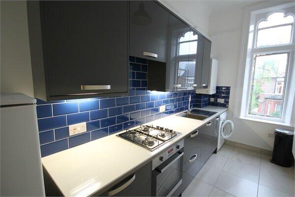 2 bed 1st Floor Flat for rent in Willesden. From parkinsonfarr - Willesden Green