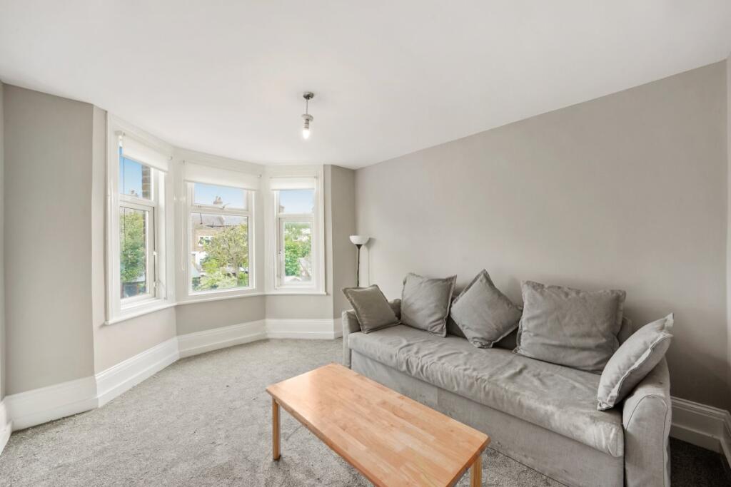 3 bed 1st Floor Flat for rent in Willesden. From parkinsonfarr - Willesden Green