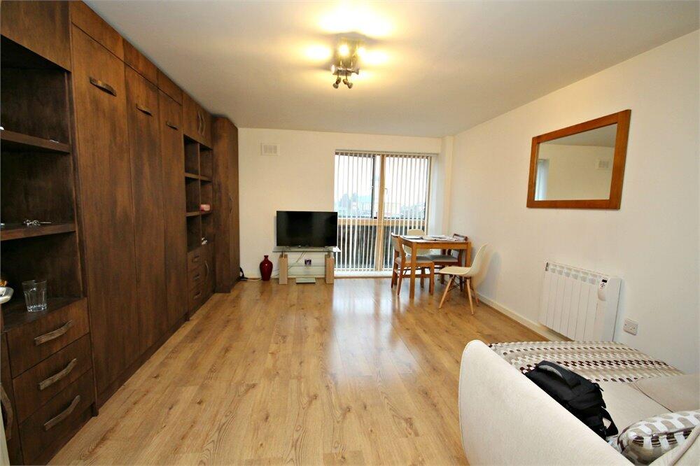 4 bed 1st Floor Flat for rent in Willesden. From parkinsonfarr - Willesden Green 4 bed 1st Floor Flat for rent in Willesden. From parkinsonfarr - Willesden Green