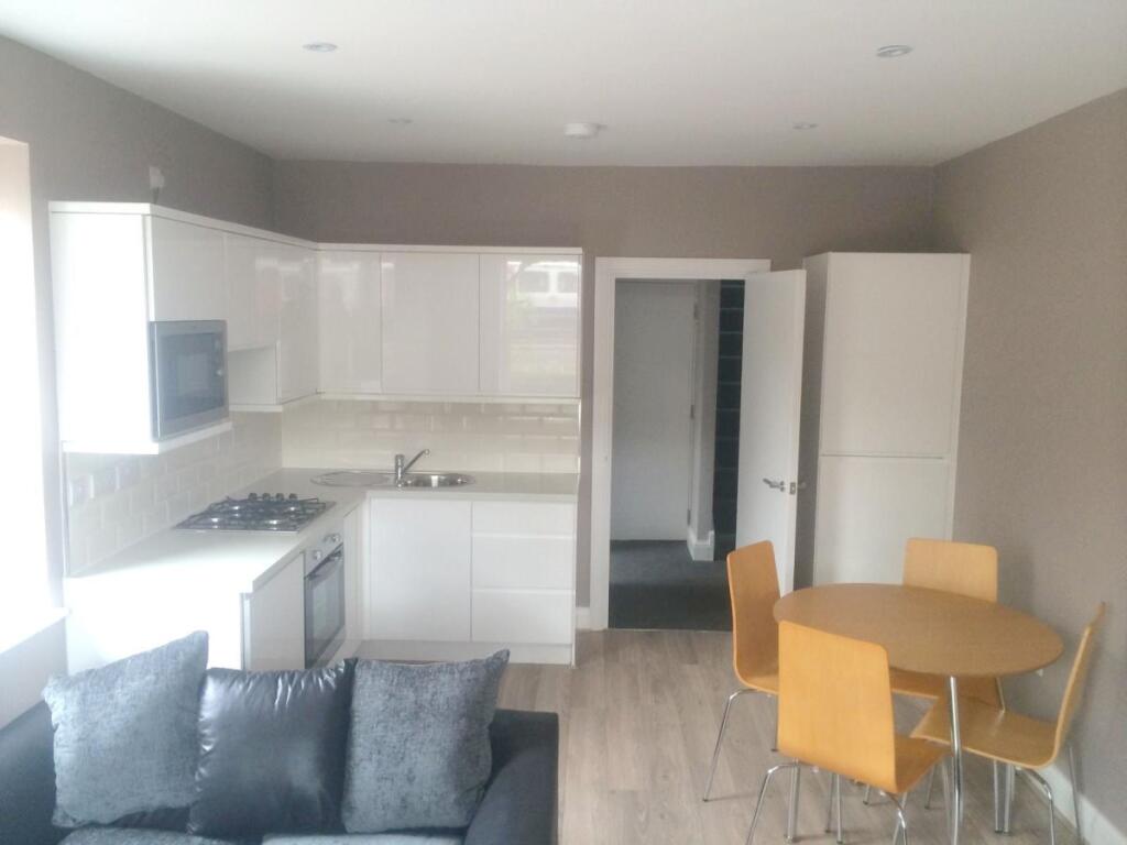 2 bed 1st Floor Flat for rent in Willesden. From parkinsonfarr - Willesden Green