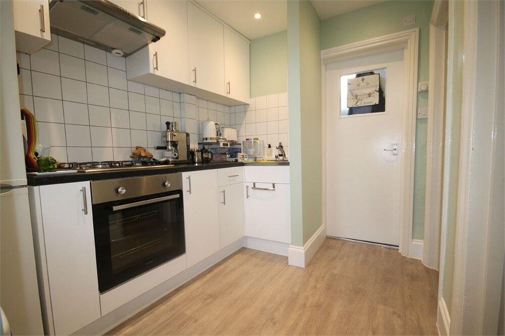 1 bed 1st Floor Flat for rent in Willesden. From parkinsonfarr - Willesden Green