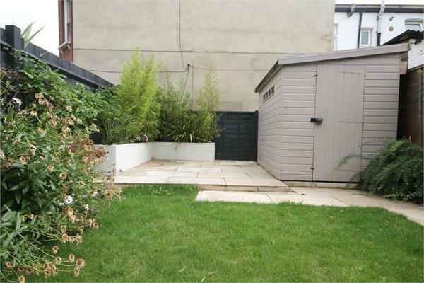 2 bed 1st Floor Flat for rent in Willesden. From parkinsonfarr - Willesden Green