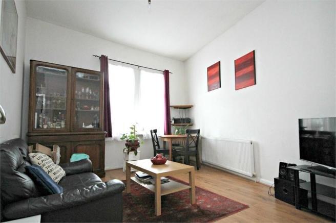 2 bed 1st Floor Flat for rent in Willesden. From parkinsonfarr - Willesden Green