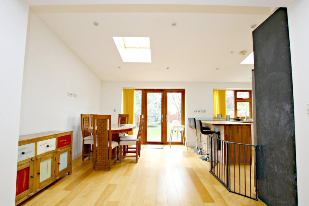 3 bed Semi Detached for rent in Willesden. From parkinsonfarr - Willesden Green