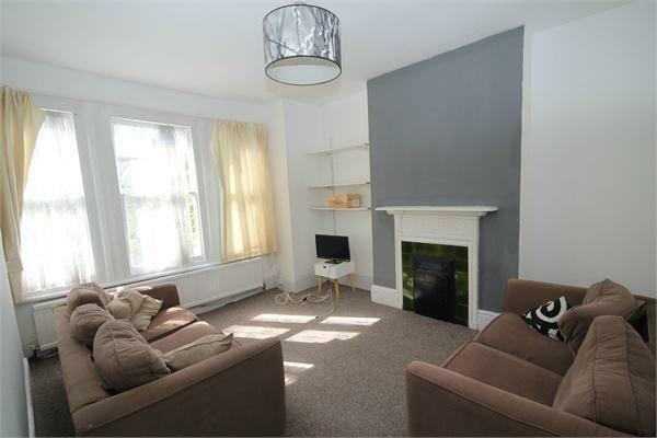 3 bed 1st Floor Flat for rent in Willesden. From parkinsonfarr - Willesden Green