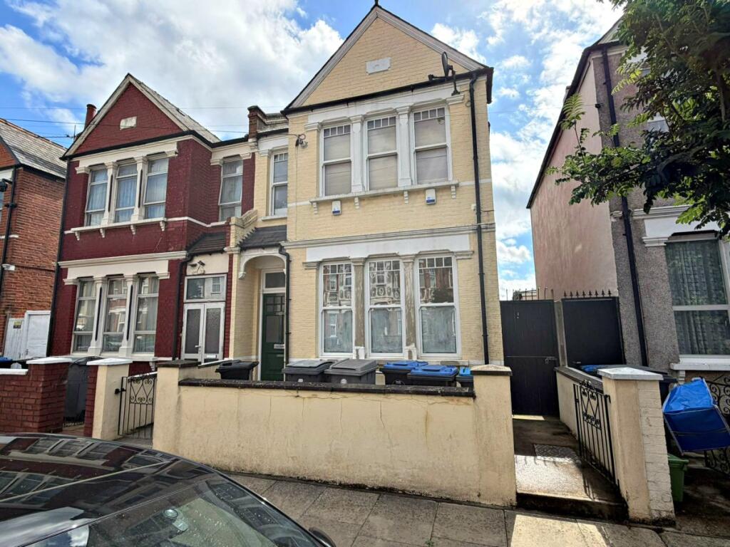 3 bed 1st Floor Flat for rent in Willesden. From parkinsonfarr - Willesden Green