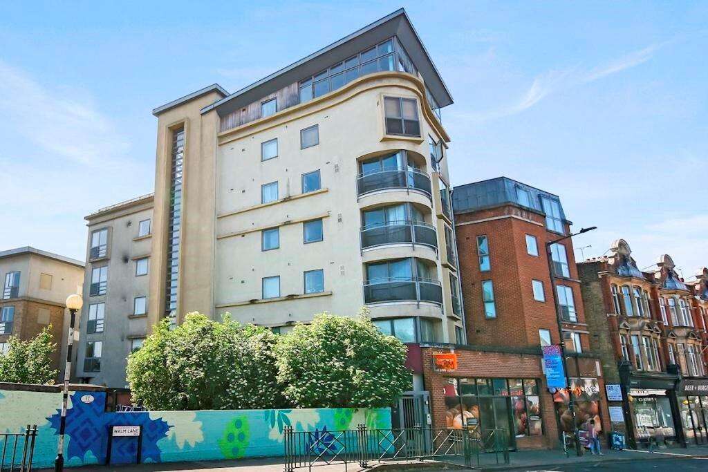 1 bed 1st Floor Flat for rent in Willesden. From parkinsonfarr - Willesden Green
