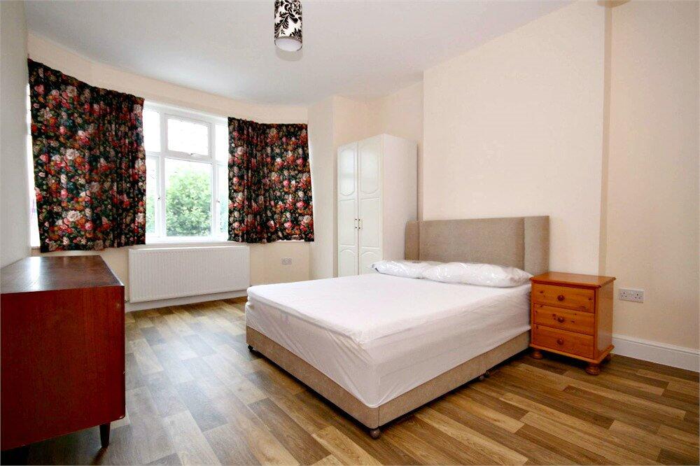 3 bed 1st Floor Flat for rent in Willesden. From parkinsonfarr - Willesden Green