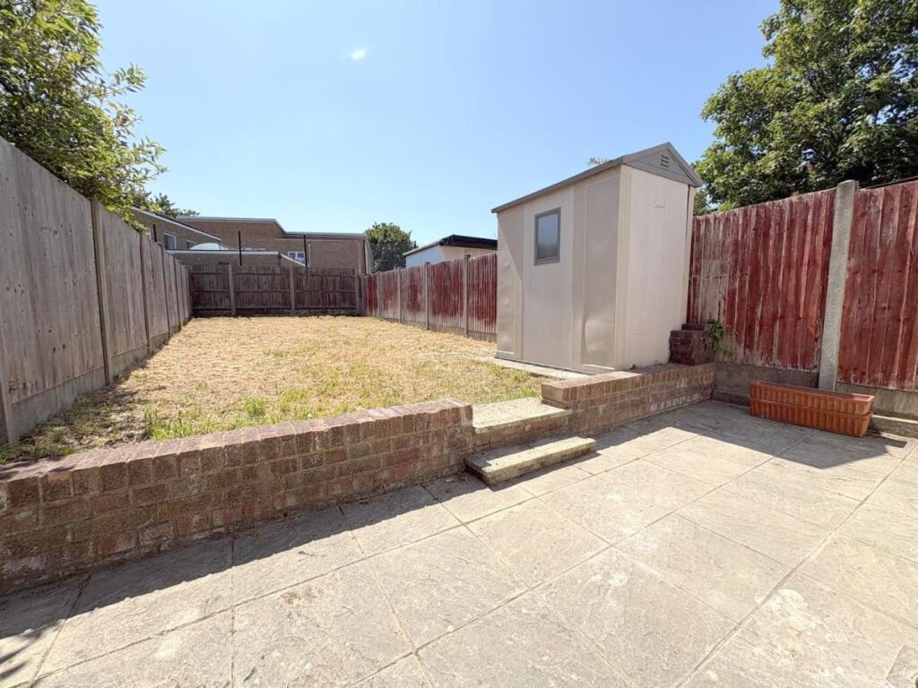 5 bed Mid Terraced House for rent in Willesden. From parkinsonfarr - Willesden Green