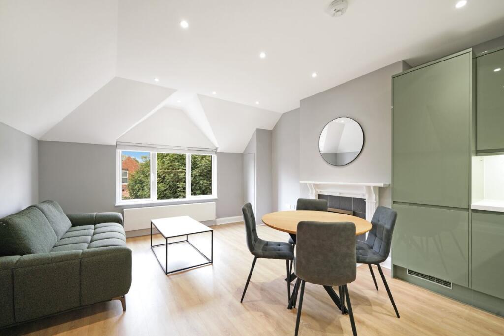 3 bed 1st Floor Flat for rent in Willesden. From parkinsonfarr - Willesden Green