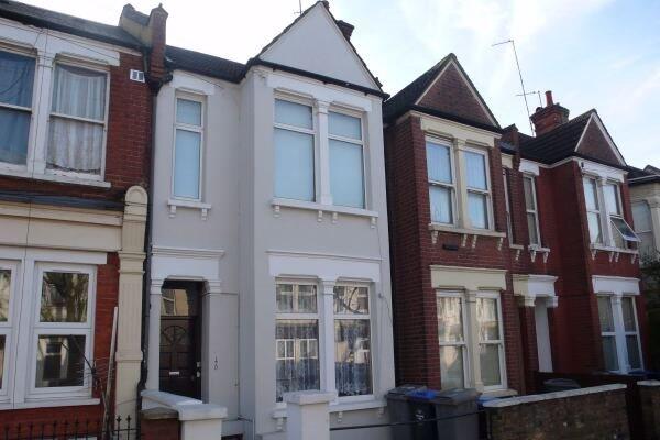 2 bed 1st Floor Flat for rent in Willesden. From parkinsonfarr - Willesden Green