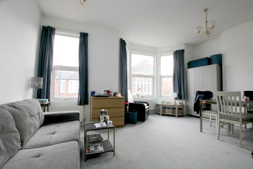 2 bed 1st Floor Flat for rent in Willesden. From parkinsonfarr - Willesden Green
