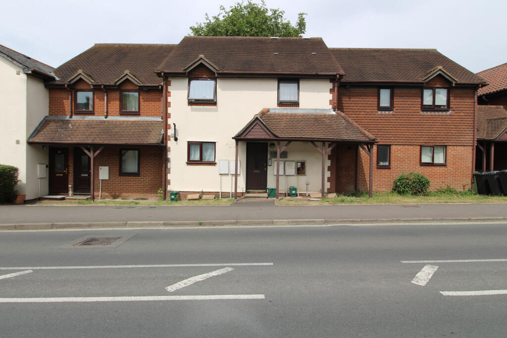 1 bed 1st Floor Flat for rent in Overton. From Parnell Jordy & Harvey - Overton