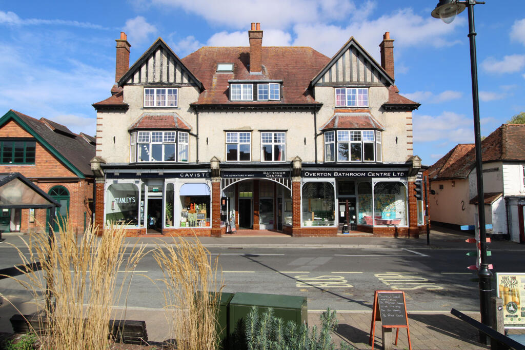 2 bed 1st Floor Flat for rent in Overton. From Parnell Jordy & Harvey - Overton