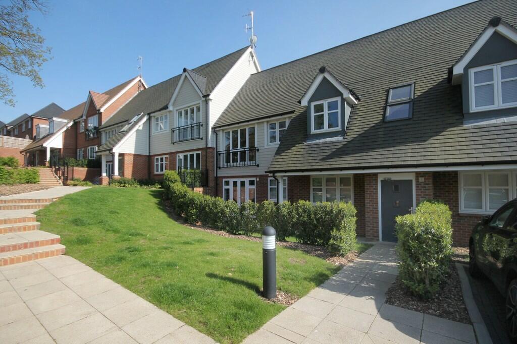 2 bed Apartment for rent in Leatherhead. From Patrick Gardner Estate Agents