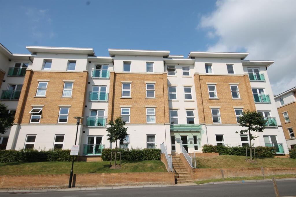 2 bed Apartment for rent in Leatherhead. From Patrick Gardner - Leatherhead - Sales