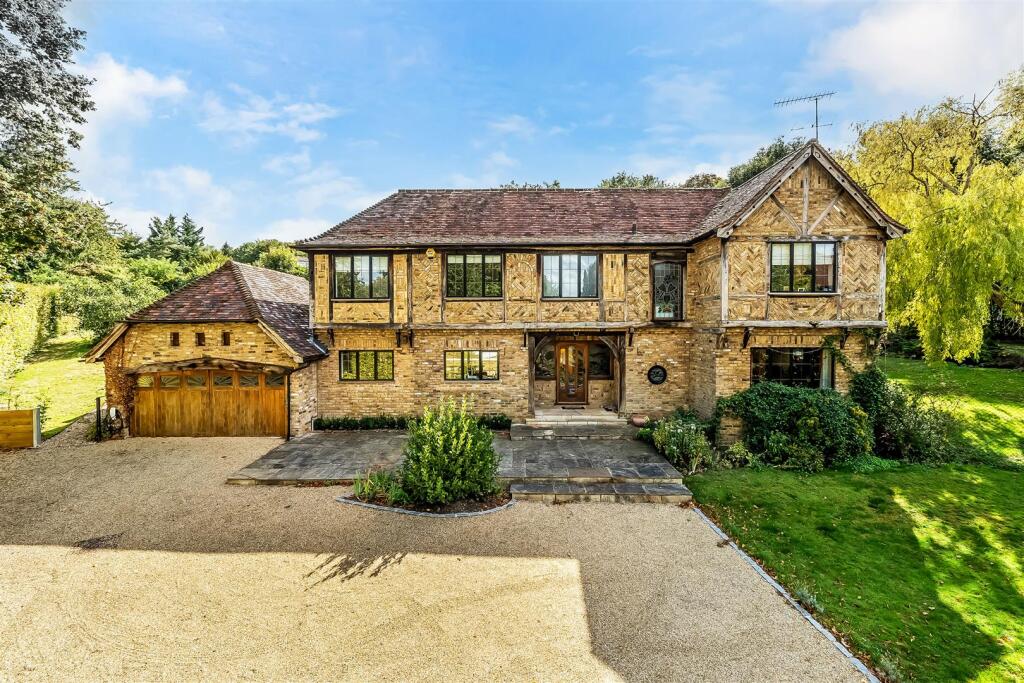 5 bed Detached for rent in Leatherhead. From Patrick Gardner - Leatherhead - Sales 5 bed Detached for rent in Leatherhead. From Patrick Gardner - Leatherhead - Sales