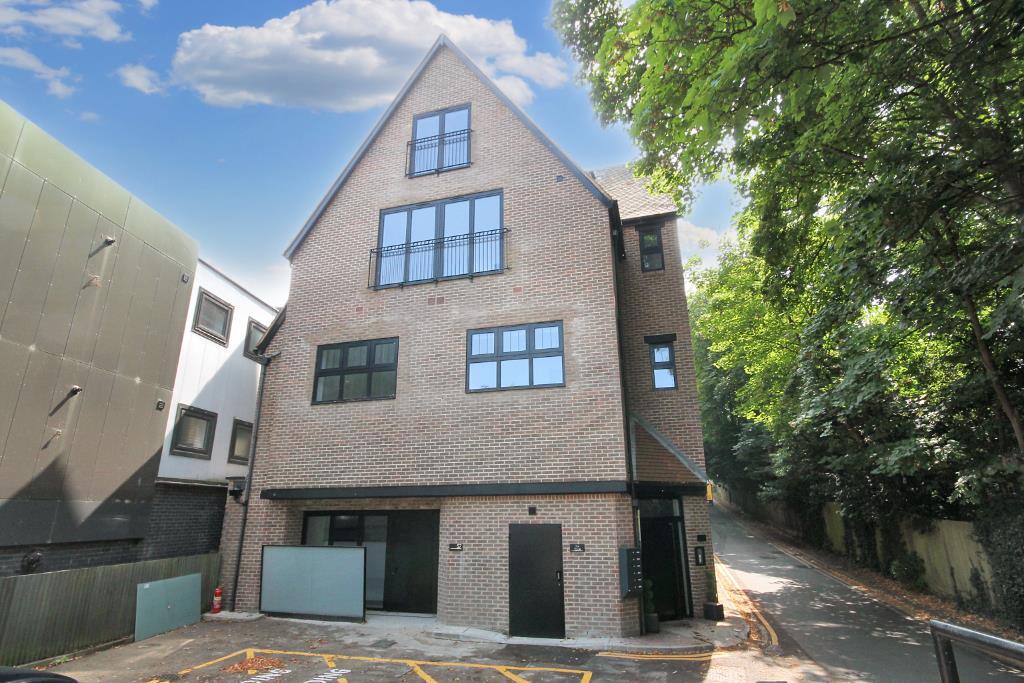 3 bed Penthouse for rent in Esher. From Patrick Gardner - Leatherhead - Sales