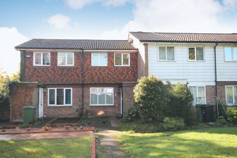 2 bed Town House for rent in Leatherhead. From Patrick Gardner - Leatherhead - Sales 2 bed Town House for rent in Leatherhead. From Patrick Gardner - Leatherhead - Sales