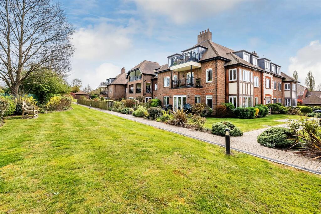 3 bed Apartment for rent in Leatherhead. From Patrick Gardner - Leatherhead - Sales