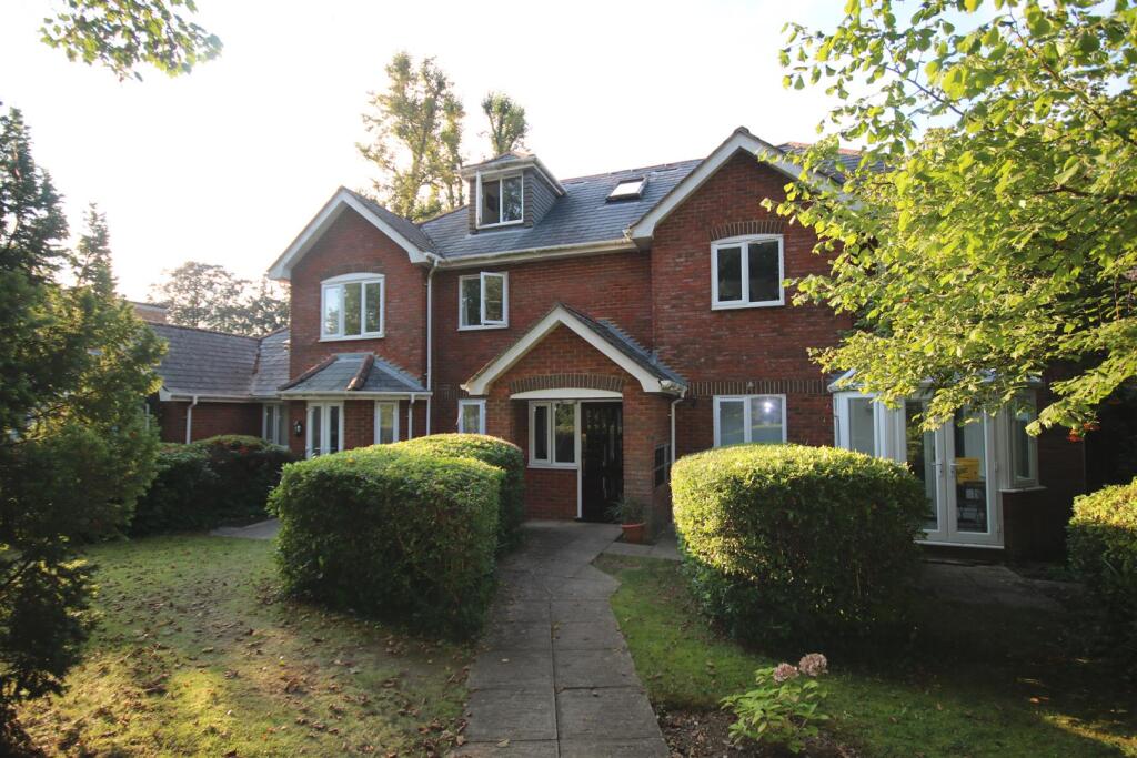 2 bed Apartment for rent in Leatherhead. From Patrick Gardner - Leatherhead - Sales