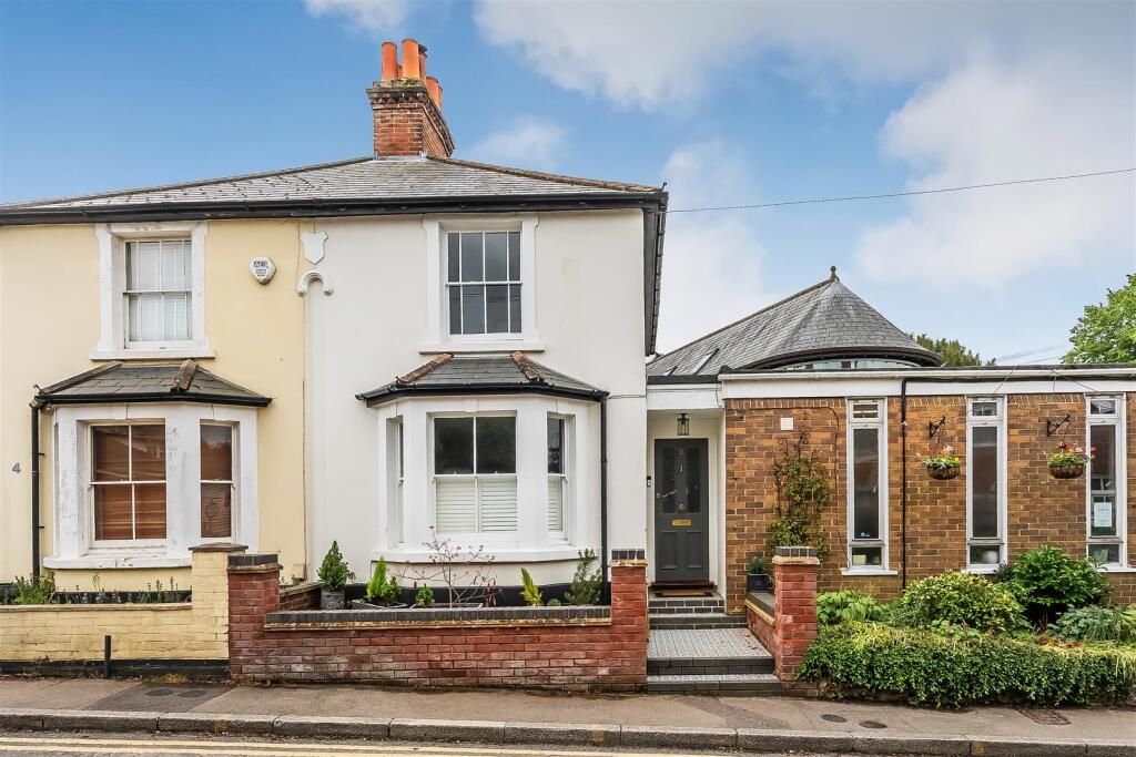 2 bed Town House for rent in Leatherhead. From Patrick Gardner - Leatherhead - Sales