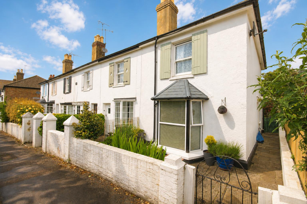 2 bed Cottage for rent in Leatherhead. From Patrick Gardner - Leatherhead - Sales