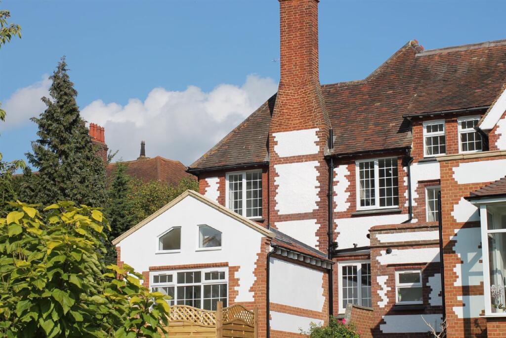 2 bed Apartment for rent in Leatherhead. From Patrick Gardner - Leatherhead - Sales