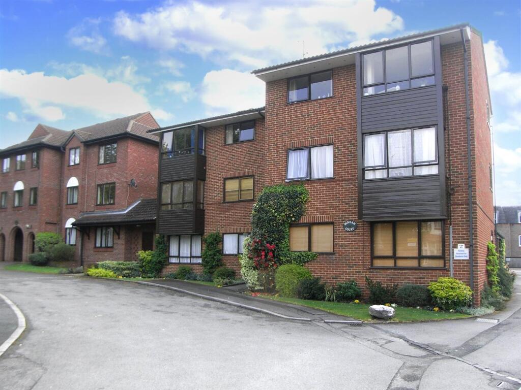 4 bed Studio for rent in Leatherhead. From Patrick Gardner - Leatherhead - Sales