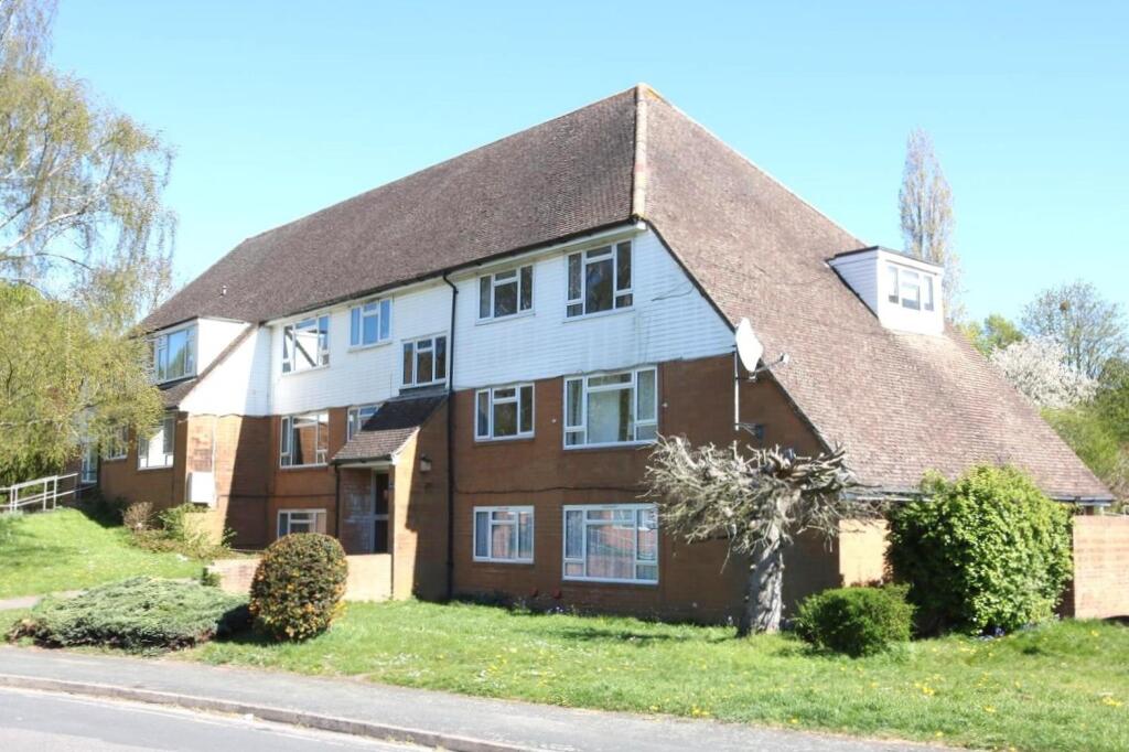 2 bed Apartment for rent in Leatherhead. From Patrick Gardner - Leatherhead - Sales