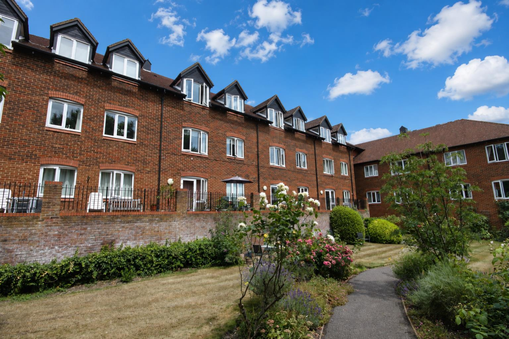 2 bed Apartment for rent in Leatherhead. From Patrick Gardner - Leatherhead - Sales