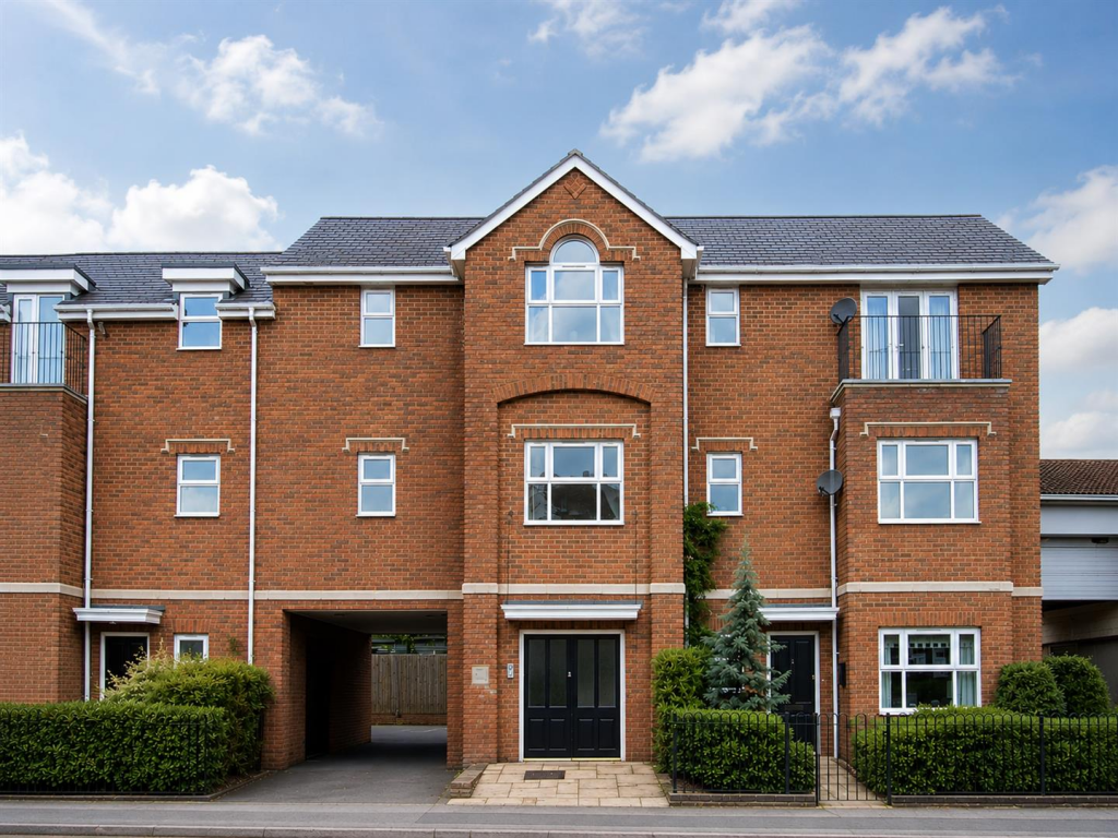 2 bed Apartment for rent in Leatherhead. From Patrick Gardner - Leatherhead - Sales
