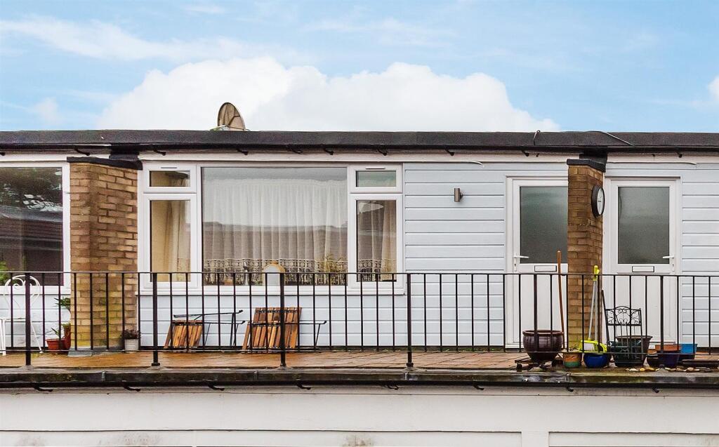2 bed Apartment for rent in Langley Vale. From Patrick Gardner - Leatherhead - Sales 2 bed Apartment for rent in Langley Vale. From Patrick Gardner - Leatherhead - Sales