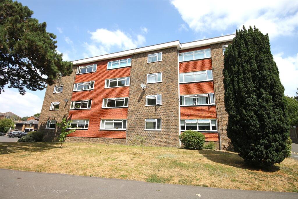 2 bed Apartment for rent in Leatherhead. From Patrick Gardner - Leatherhead - Sales 2 bed Apartment for rent in Leatherhead. From Patrick Gardner - Leatherhead - Sales