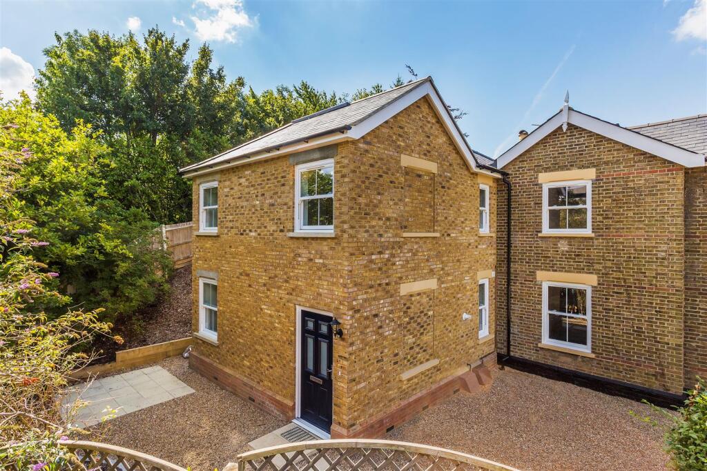 2 bed Apartment for rent in Leatherhead. From Patrick Gardner - Leatherhead - Sales 2 bed Apartment for rent in Leatherhead. From Patrick Gardner - Leatherhead - Sales