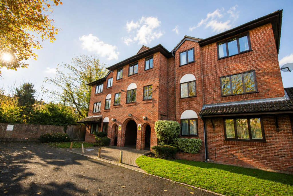 4 bed Studio for rent in Leatherhead. From Patrick Gardner - Leatherhead - Sales